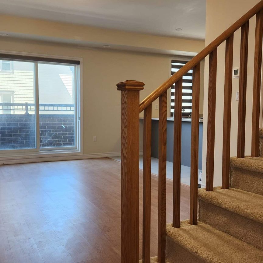 Two bedroom townhouse for rent Courtice Ontario - Photo 1