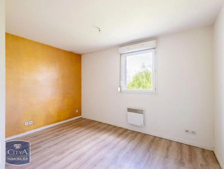 Location Appartement 2 pièces 47m² LE CATEAU CAMBRESIS 59360 - Photo 2