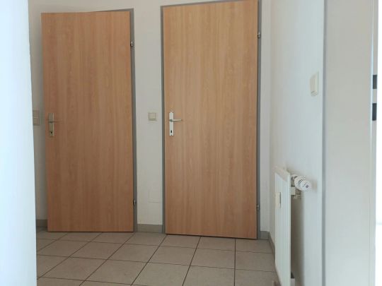 Bestlage - Wohnen am Ring, sonnige 2 ZI mit Balkon und schönen Ausblick, Parkplatz - Photo 1