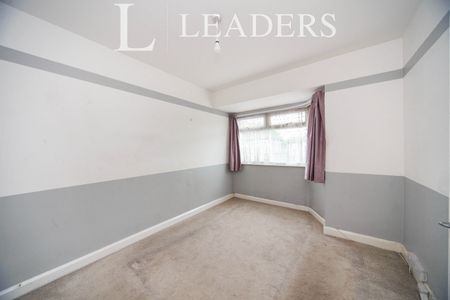 2 bedroom mid-terrace to rent Charming 2-Bedroom Terraced House - Driveway and Rear Garden - LU3 - Photo 4