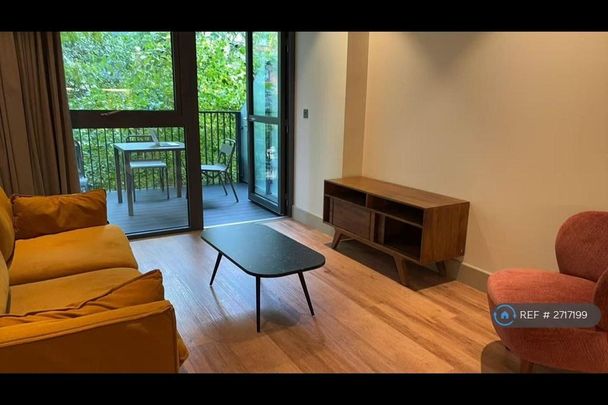 1 bedroom in a flat share to rent - Photo 1