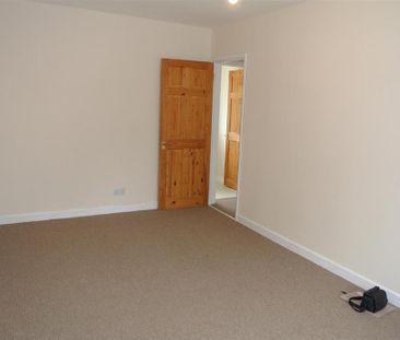 2 bedroom semi-detached house to rent - Photo 4
