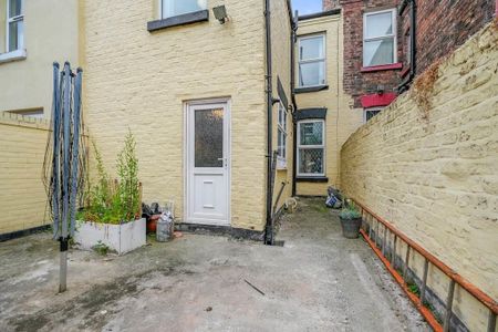 4 bedroom terraced house to rent - Photo 4
