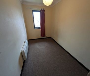 Horley 2 bedroom flat to rent - Photo 1