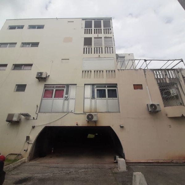 Location appartement 2 pièces, 53.61m², Fort-de-France - Photo 1