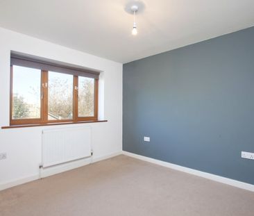 3 bedroom detached house to rent - Photo 2