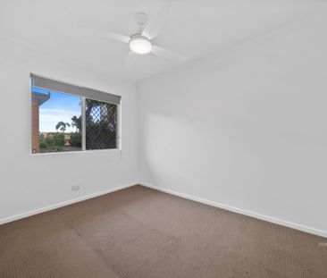 Convenience meets modern living - Charming 2 Bedroom Apartment! - Photo 2