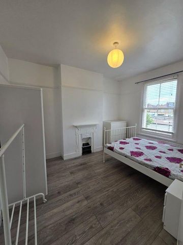 4 bedroom terraced house to rent - Photo 4