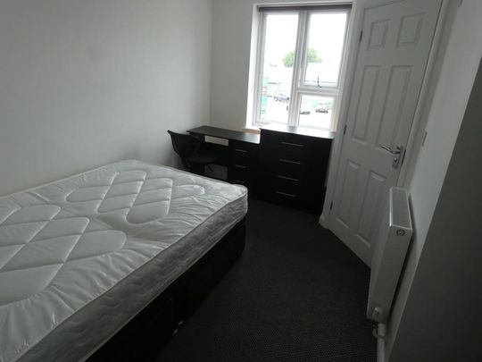 1 bedroom in a flat share to rent - Photo 1