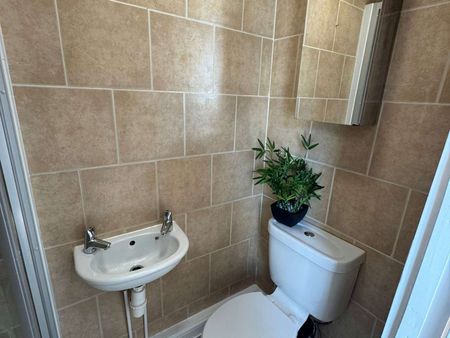 Rear Flat, 76 Station Road Room 2 - Photo 5