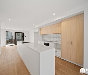 Modern and New North-Facing Townhouse with Versatile Living - Photo 1