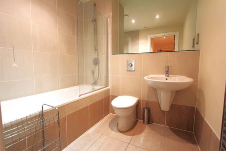 Waterloo Apartments, Leeds City Centre, LS10 1JA - Photo 4