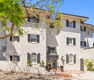 SPACIOUS 3 BEDROOM APARTMENT IN THE PRIME LOCATION - Photo 2