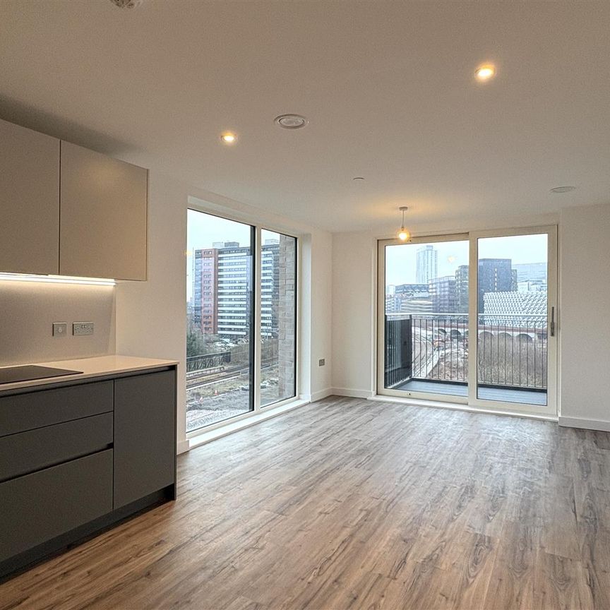 The Railings, Middlewood Locks - Photo 1