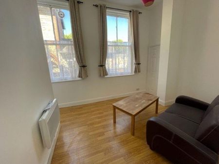 1 bedroom flat to rent - Photo 2