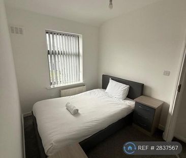 1 bedroom in a house share to rent - Photo 2