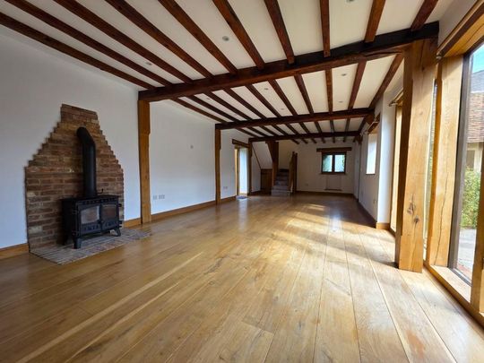 2 bedroom barn conversion to rent - Photo 1
