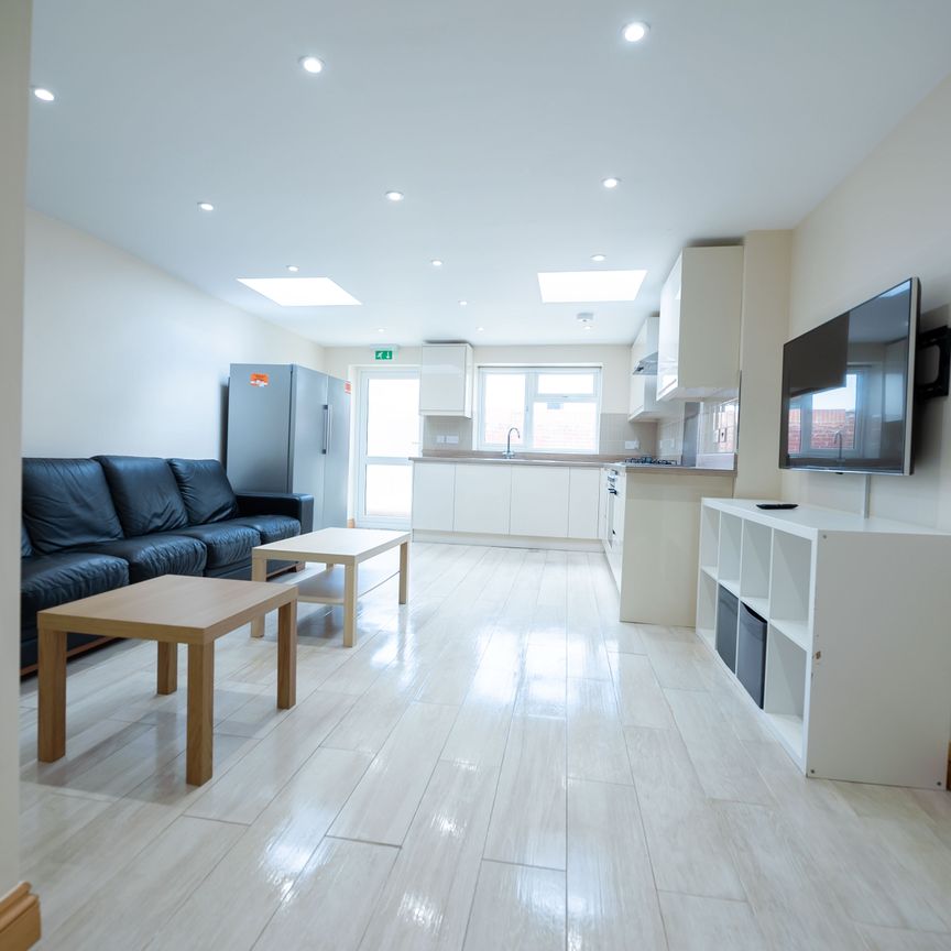 De Beauvoir Road - Photo 1