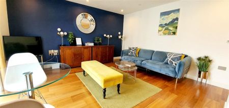 The Hayes, The Hayes, CARDIFF - Photo 2