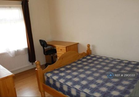 1 bedroom in a house share to rent - Photo 4