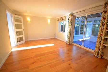 The Old Orchard, Farnham, Surrey, GU9 - Photo 2