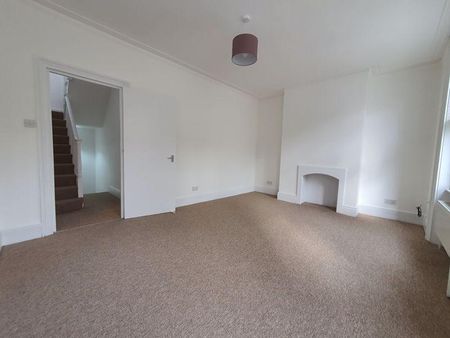 3 bedroom flat to rent - Photo 4