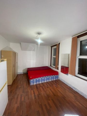 1 bedroom in a flat share to rent - Photo 4