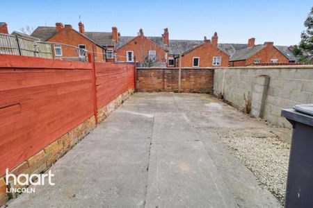 3 bedroom terraced house to rent - Photo 3