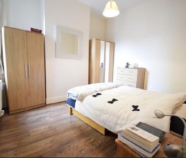 4 bedroom flat to rent - Photo 5