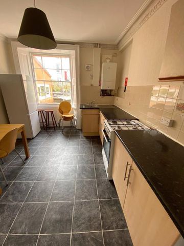 3 bedroom apartment to rent - Photo 3