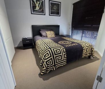 Modern Renovated Family Home - Photo 1