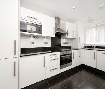 3 bedroom terraced house to rent - Photo 4