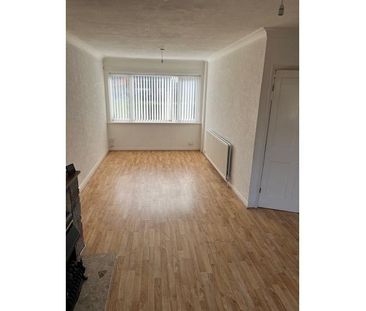 4 bedroom semi-detached house to rent - Photo 3