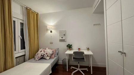 Room in a shared 6-bedroom apartment for rent in Argüelles. - Foto 3