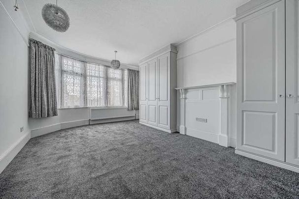 Berkshire Gardens, Palmers Green, N13 - Photo 1