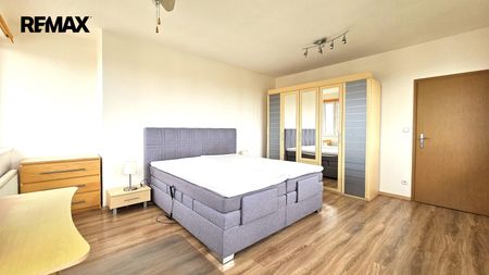 Pronájem bytu 2+kk 59 m², Karlovarská 1698, Praha - Photo 3