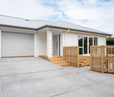 1347D Victoria Street - Photo 3