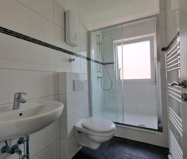 Vollständig renovierte, moderne 3-Zimmer-Wohnung mit anteiliger Gar... - Foto 2