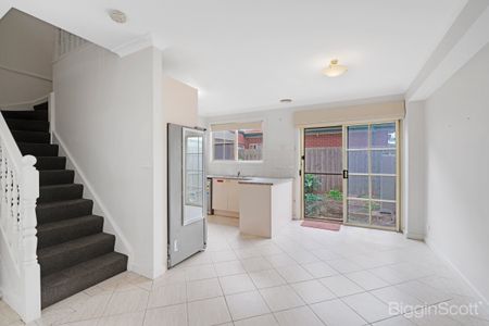 Bright and Spacious - Photo 5