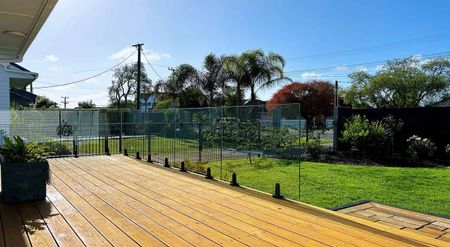 Modern 3 Bedroom Home - Photo 4