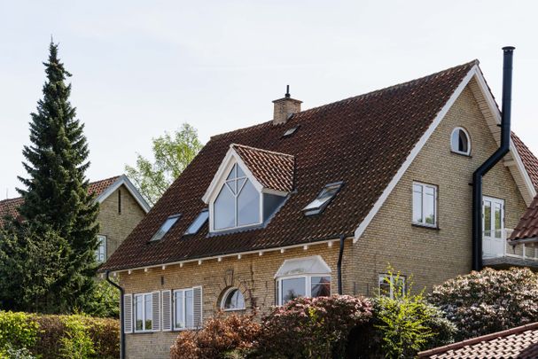 Flot villa med stor have og moderne komfort - Photo 1