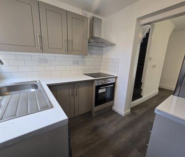 2 bedroom terraced house to rent - Photo 3