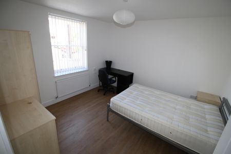 5 Bed Student Accommodation - Photo 2