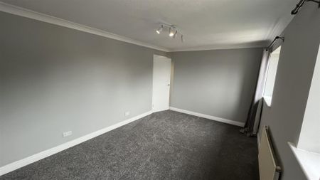 Offa, Chirk, Wrexham - Photo 3