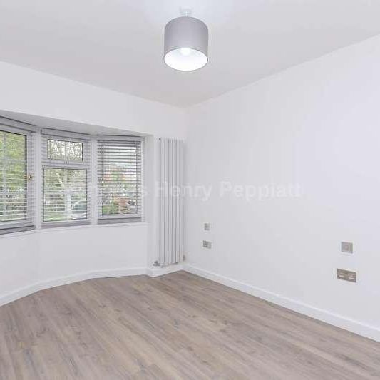 Manor Farm Drive, Chingford, E4 - Photo 1