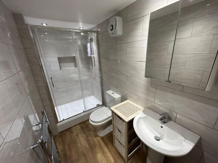 Headingley Avenue, Leeds, LS6 - Photo 2