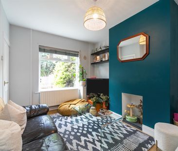 32 Dunraven Gardens, - Photo 2