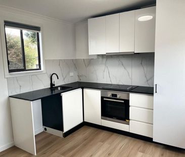 Cosy, Light-Filled Bungalow in Prime Location - Photo 4