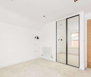 Down Road, Merrow, GU1 - Photo 5