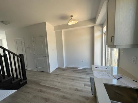 For Lease - 461 Blackburn Drive Unit# 48, Brantford, Ontario - Photo 5